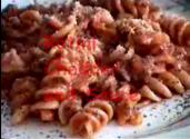 Rotini Pasta In Chedder And Tomato Meat Sauce